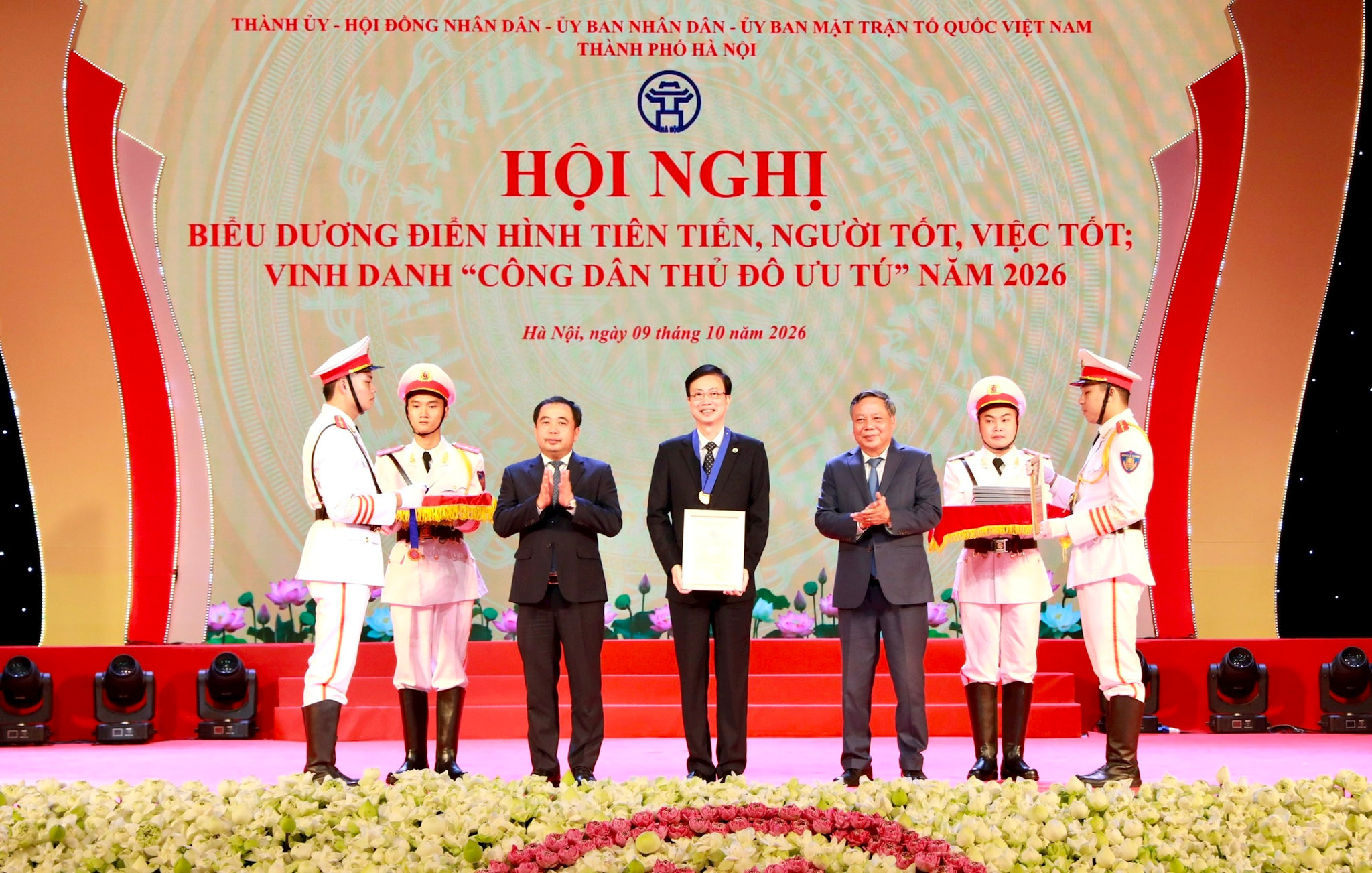 CHÚC MỪNG TTND.PGS.TS. NGUYỄN QUANG BÌNH, PHÓ GIÁM ĐỐC BỆNH VIỆN RĂNG HÀM MẶT TRUNG ƯƠNG HÀ NỘI ĐƯỢC VINH DANH “CÔNG DÂN THỦ ĐÔ ƯU TÚ” NĂM 2026